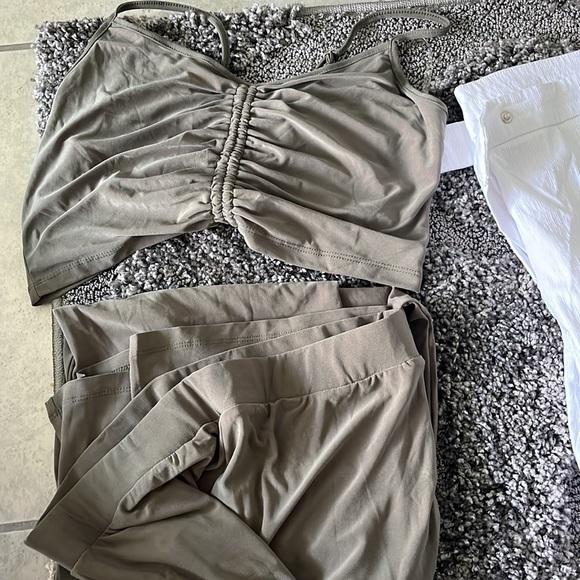 Iris silk pants and top set - Picture 2 of 2